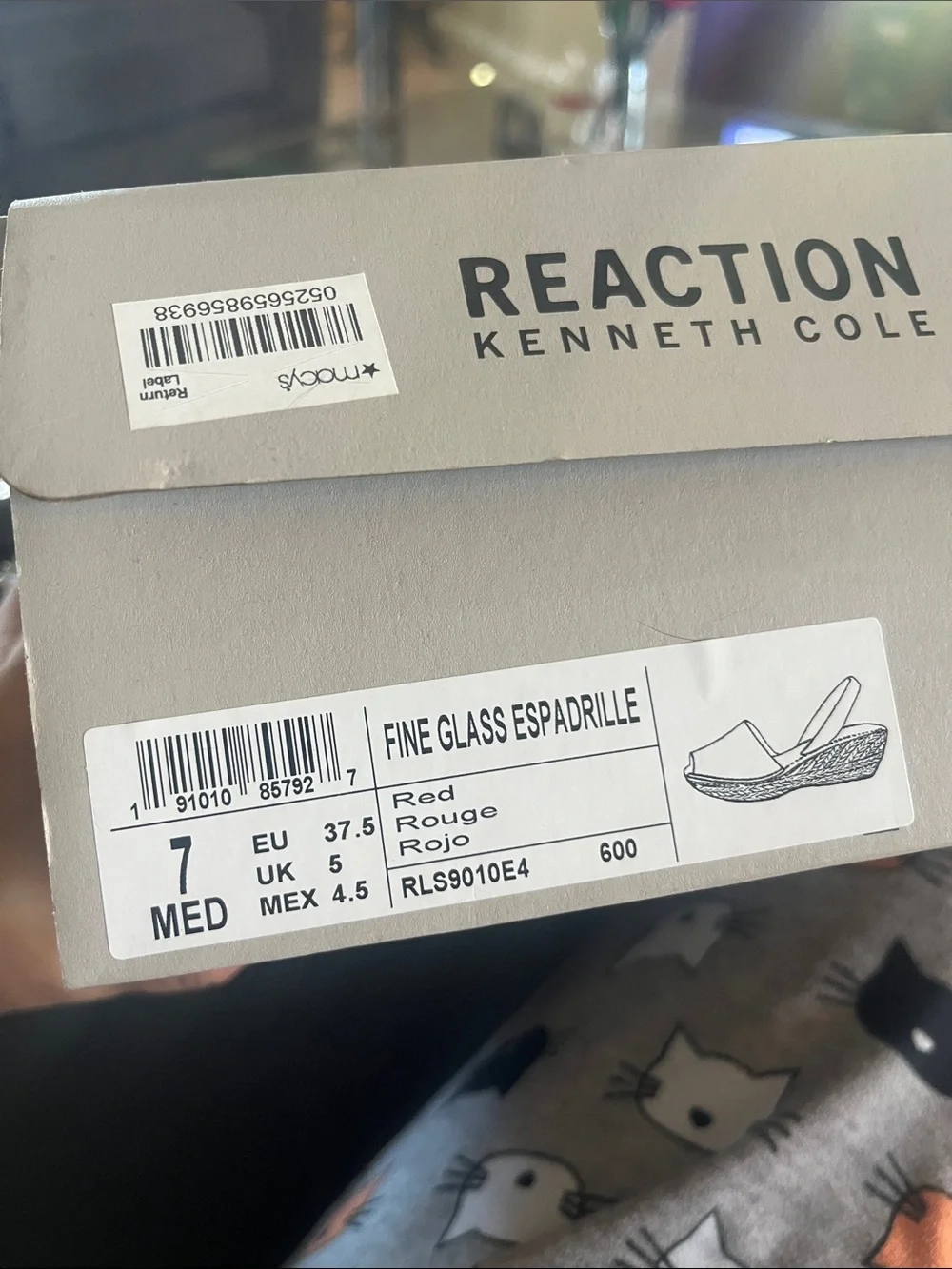 Kenneth Cole 🍒